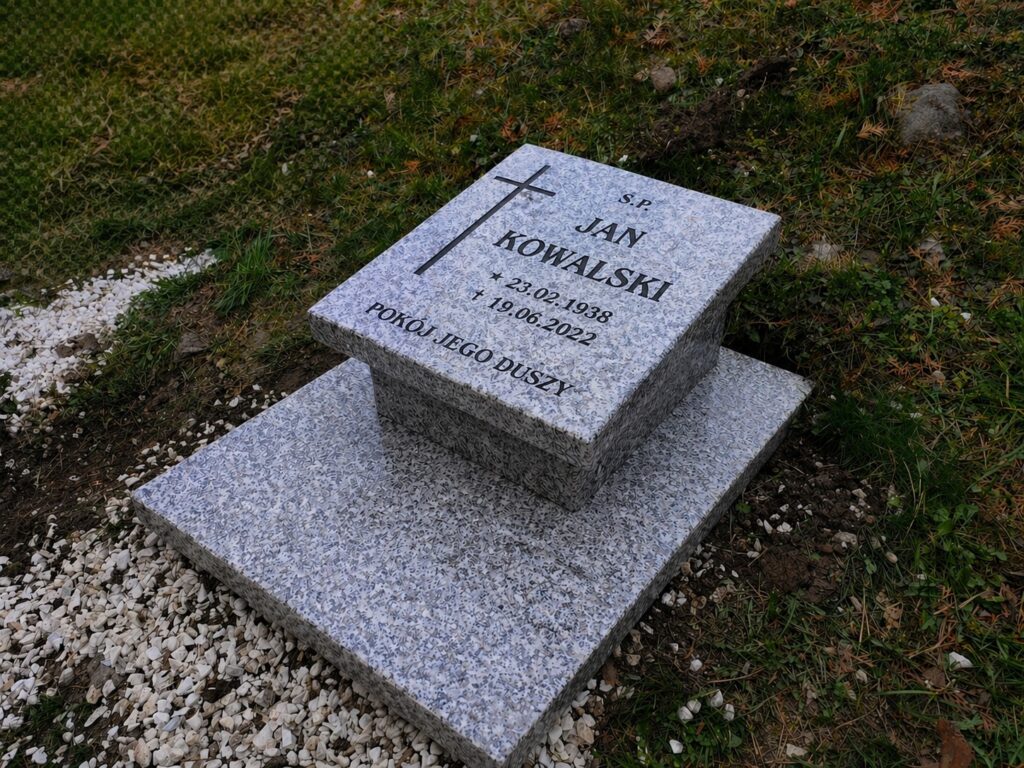 Nowoczesny nagrobek urnowy granit strzegomski 80x60 cm, płyty 5 cm, forma minimalistyczna